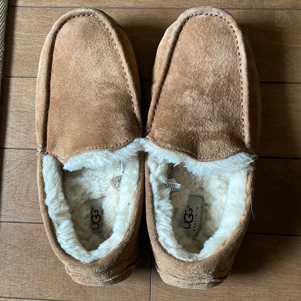 UGG Men’s Ascot Slipper